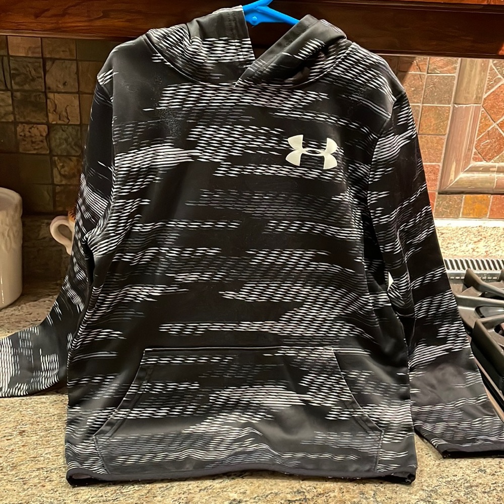Boys fleece lined Under Armour sweatshirt.